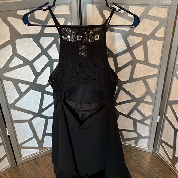 Black open Back lace dress, June and Ivy size medium- New with tags - Picture 2 of 2